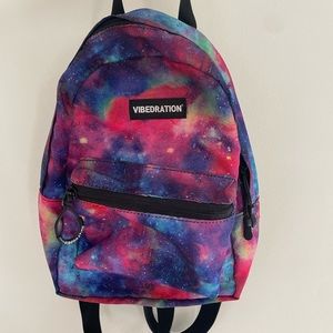 Vibedration hydro backpack